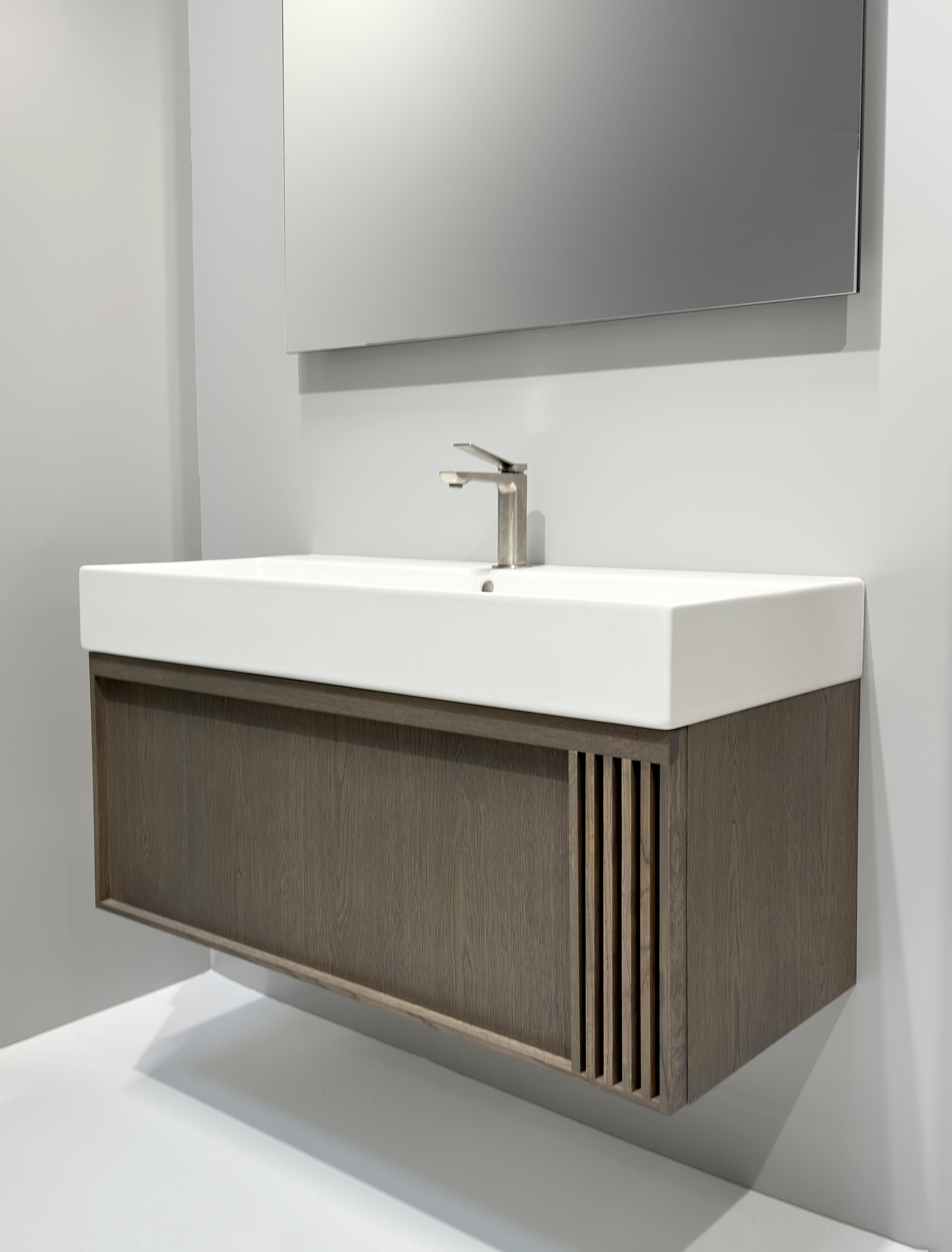 SanoBlu Fina wastafelmeubel 100 cm echt eikenhout en eikenfineer smoky met gefreesde front en keramische wastafel 4