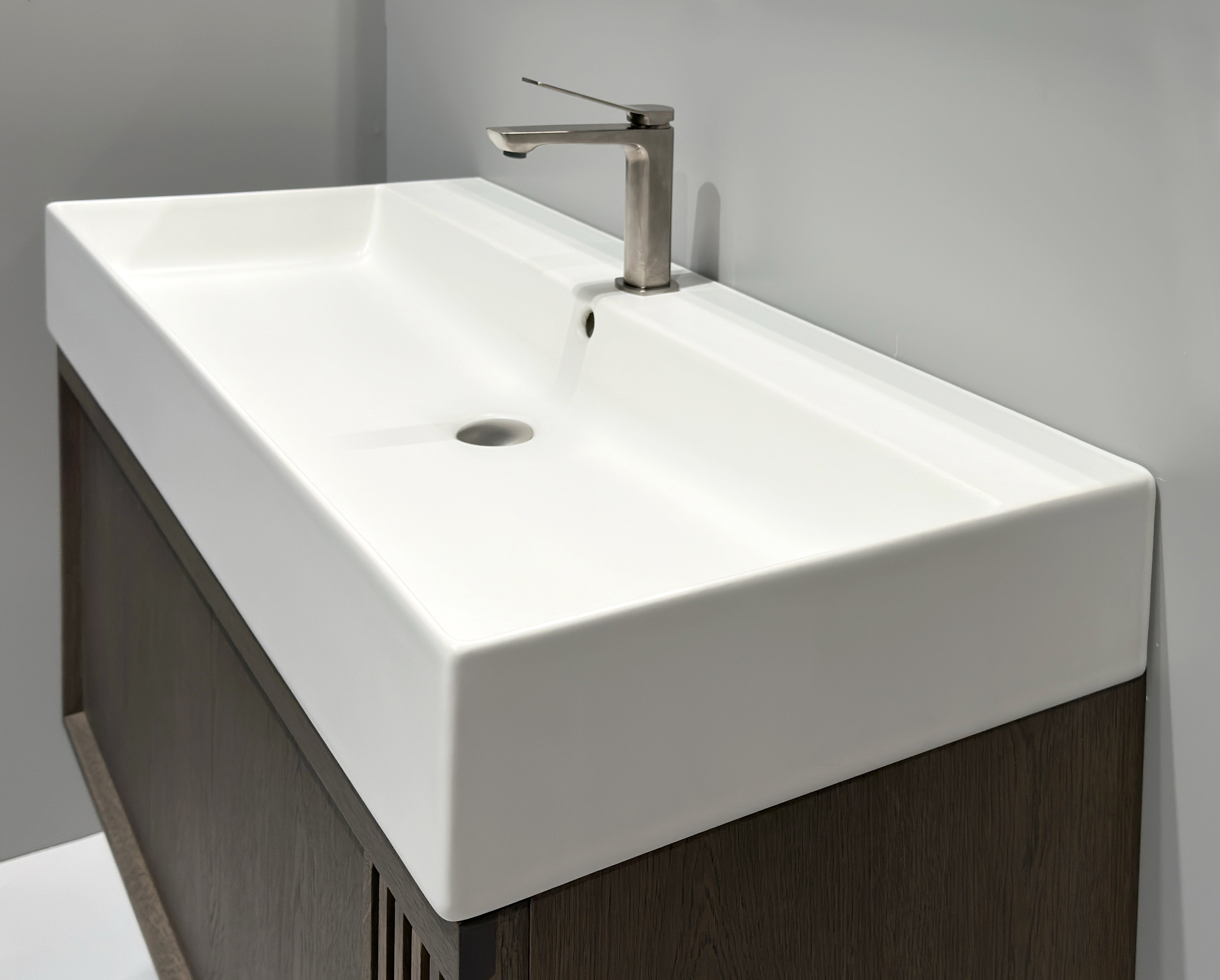 SanoBlu Fina wastafelmeubel 80 cm echt eikenhout en eikenfineer smoky met gefreesde front en keramische wastafel 5