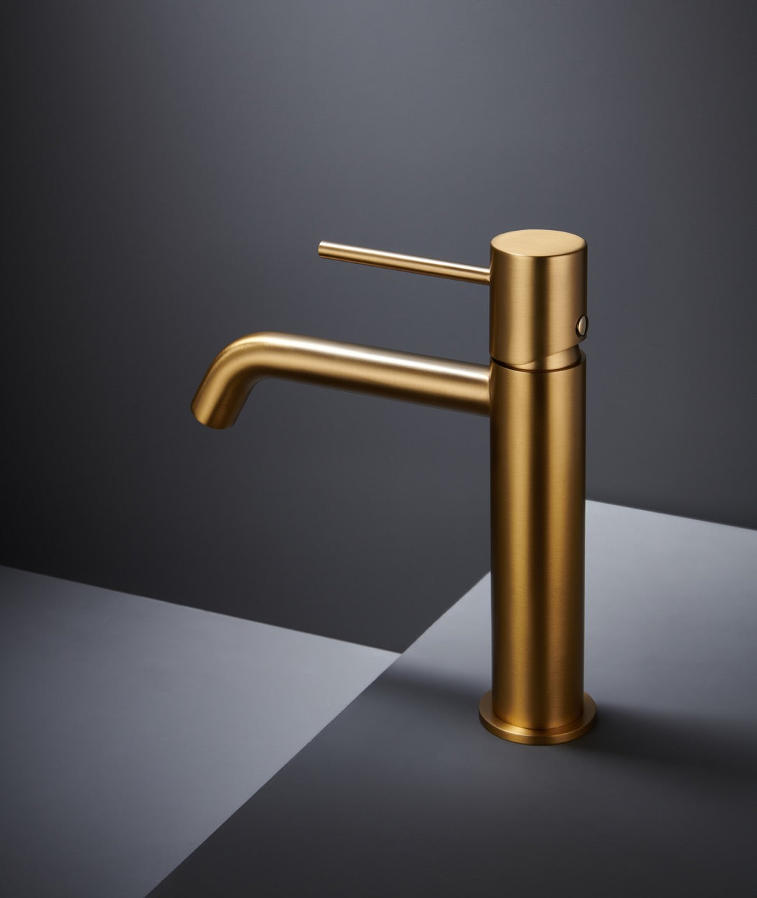 SanoBlu Flow wastafelkraan geborsteld goud 4