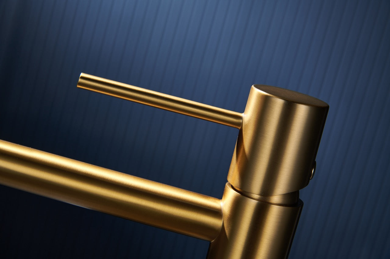 SanoBlu Flow wastafelkraan hoog geborsteld goud 3