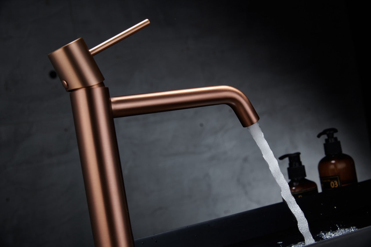 SanoBlu Flow wastafelkraan hoog geborsteld koper 3