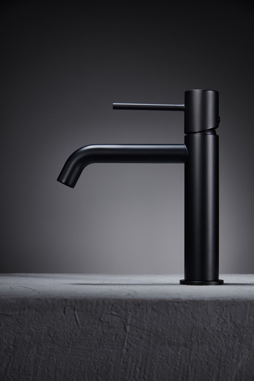 SanoBlu Flow wastafelkraan mat zwart