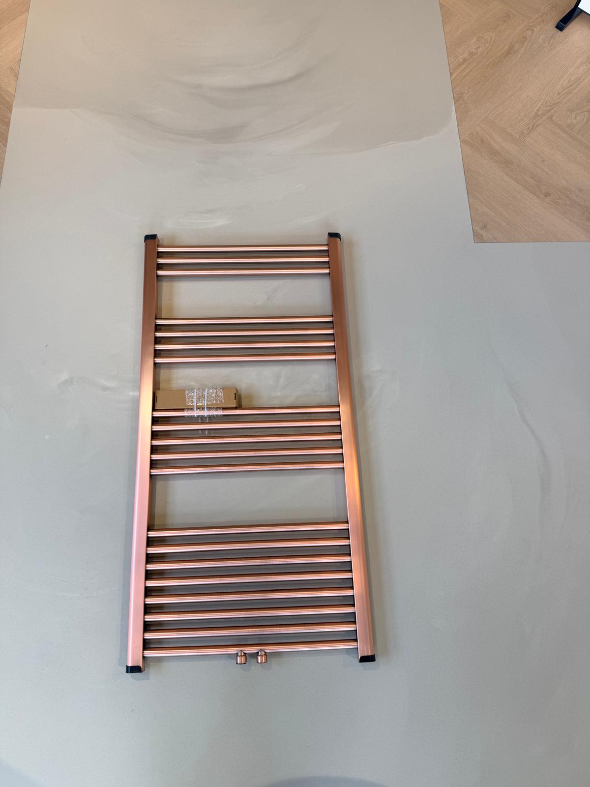 Sanoterra Fero design radiator 120x60 cm geborsteld koper 524W midden/zij aansluiting 5