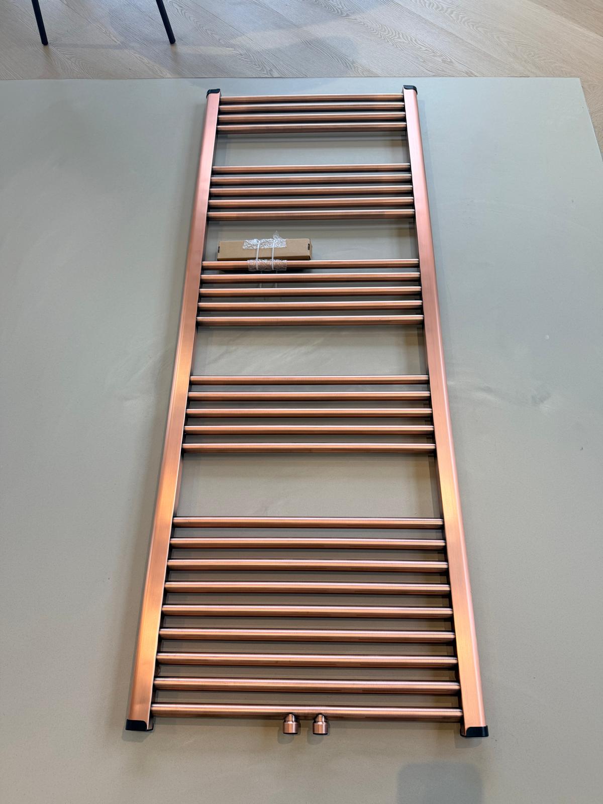 Sanoterra Fero design radiator 160x60 cm geborsteld koper 724W midden/zij aansluiting 3